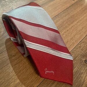 Givenchy tie. Red.